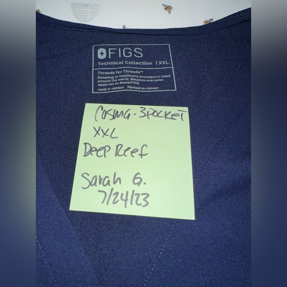Figs Casma 3 Pocket Top-  Deep Reef XXL

Excellent condition
Smoke/Pet Free home